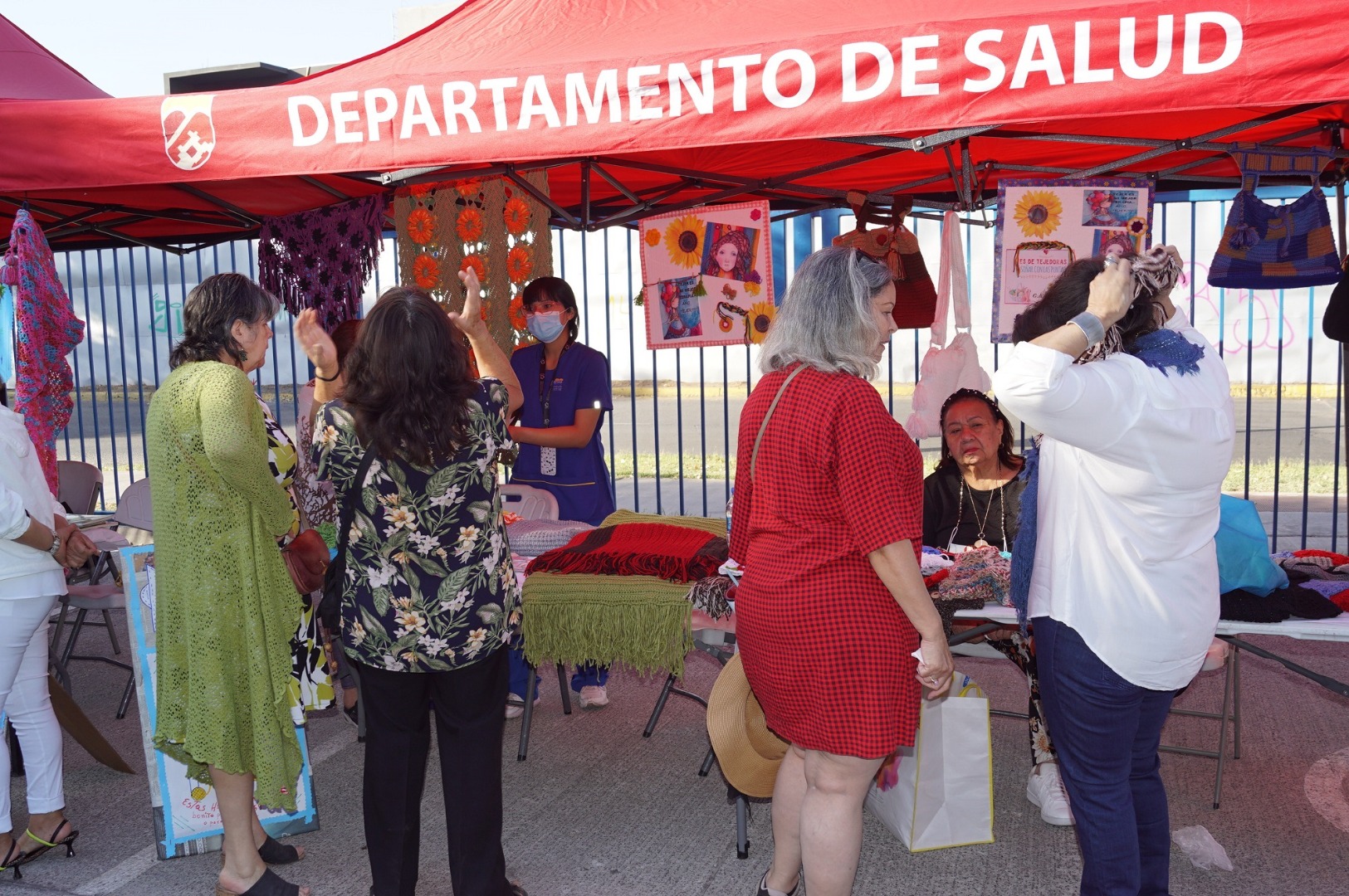 Feria Servicios Cesfam Víctor Castro