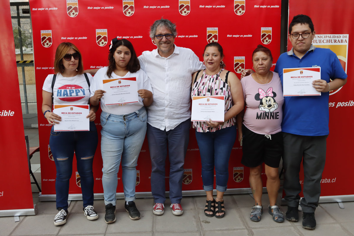 Entrega de Becas a estudiantes con discapacidad