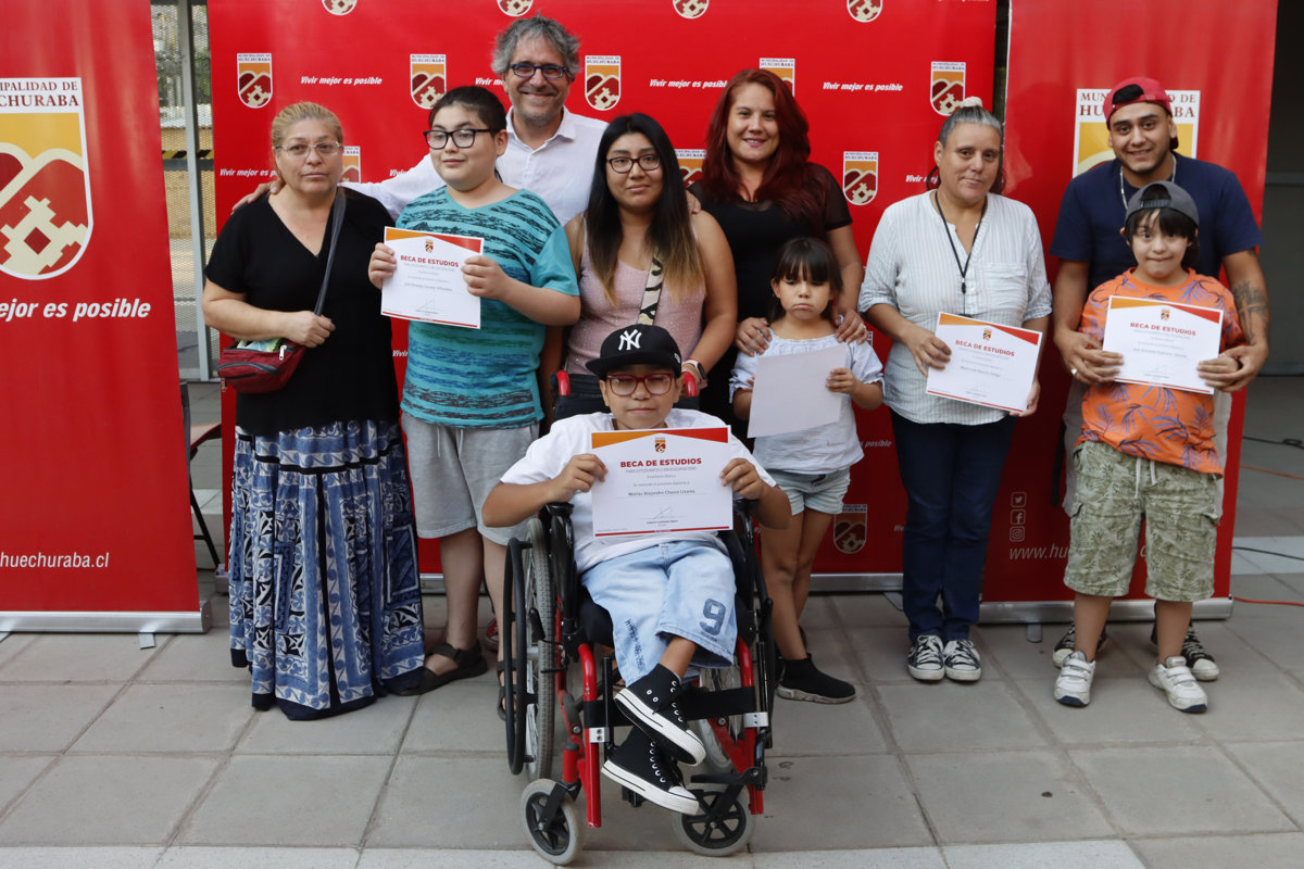 Entrega de Becas a estudiantes con discapacidad