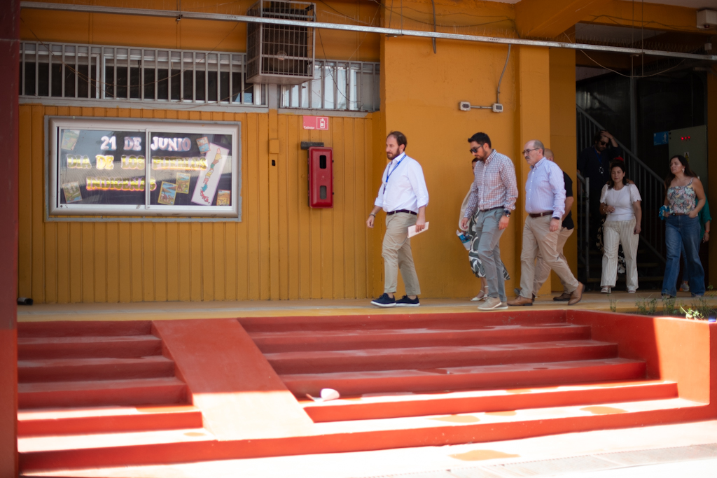 Alcalde Maximiliano Luksic supervisó los trabajos realizados y destacó que se hicieron pensando en el bienestar del alumnado.