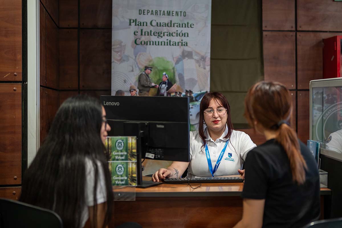 Más Carabineros en las calles
